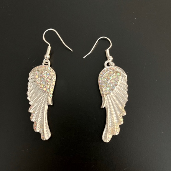 Beautiful Angel wing earrings. White and silver. 2 1/4” drop. New. - Picture 3 of 13